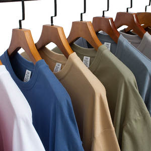 T-shirt de luxe Fashion-Forward pour hommes sérigraphie personnalisée, épaule tombante et design surdimensionné - Product Image 5