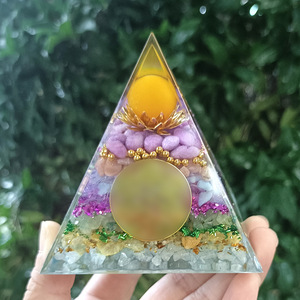 คริสตัลเพบเบิลพีระมิดเรซิ่นอีพ็อกซี่งานฝีมือประดับตกแต่งโต๊ะทำงานตกแต่งบ้านสำนักงานดอกบัวสีเหลืองเจดีย์ 7 ชั้น - Product Image 3