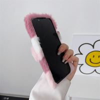 Mise à jour 2026 mignon chaud en peluche 3D coeur fourrure chaud doux en peluche étui de téléphone pour iPhone 17 Pro Max 17 Air 16 couverture arrière