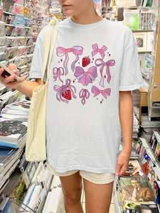 T-shirt Estiva da Donna con Fiocco e Scritta, Girocollo, Manica Corta, Traspirante, Lavabile in Lavatrice, Stile Casual Dolce, in Tessuto Jersey - Product Image 3