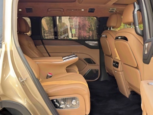 Yangwang U8L Édition 2026 – SUV de Luxe Exécutif Grand Format avec Emblème Or 24K, Hybride EV 4 Moteurs E4 880kW - Product Image 6