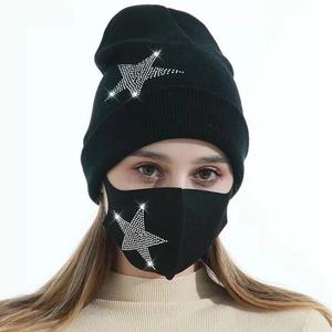 Sombreros tejidos con mascarillas para mujer, 2 piezas, invierno, cálido, con estampado de diamantes de imitación - Product Image 1