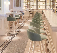 Ensemble de mobilier de restaurant de luxe : banquette en cuir avec dossier coquille et table pour restaurant haut de gamme, café ou restaurant décontracté