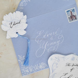 Carte de vœux de mariage personnalisée avec ruban, papier coton, impression offset et estampage à chaud, design élégant avec étiquette nominative - Product Image 2