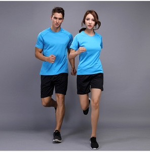 Maglietta sportiva con Logo personalizzato in poliestere 100% Unisex per bambini e adulti con asciugatura del sudore a manica corta per allenamento e magliette da allenamento - Product Image 5