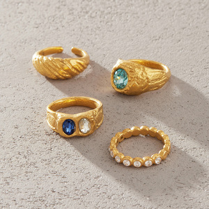 Origineel ontwerp klassieke 18K gouden roestvrijstalen witblauwe ovale rhinestone zandgouden getextureerde lichtgehamerde zirkoonring - Product Image 4
