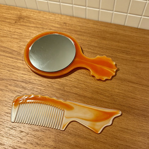 Portable <b>mirror</b> comb set, mini comb, portable <b>plastic</b> hair comb, high-definition <b>mirror</b> finish, student <b>mirror</b> comb set. - Product Image 4