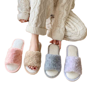 Chaussons plats de haute qualité pour femmes, design élégant, confortables, doux, antidérapants, en fourrure, pour l'intérieur et l'extérieur, à bout ouvert - Product Image 1