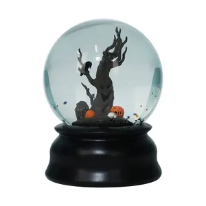 Produttore all'ingrosso personalizzato Snow Globe regali e artigianato figurina in resina inserto ornamenti globo di neve su Halloween e natale