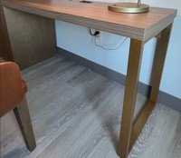 Bureau de travail en bois moderne et durable