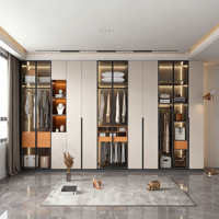 Système de dressing moderne italien avec portes vitrées de luxe pour chambre principale, mobilier de dressing modulaire sur mesure