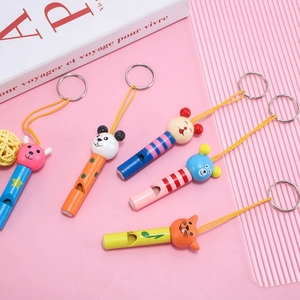 Vente en gros de sifflets en bois en forme d'animaux de dessin animé avec cordon pour enfants - Product Image 3