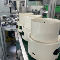 Ligne de production de croissants entièrement automatique contrôlée par PLC avec machine de remplissage d'huile et de poudre pour bouteilles de boissons en plastique/verre