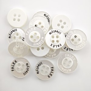 <span class=keywords><strong>Botones</strong></span> de Resina de Poliéster Perlados de 4 Agujeros con Logotipo Grabado a Láser Personalizado, <span class=keywords><strong>Botones</strong></span> Planos <span class=keywords><strong>al</strong></span> <span class=keywords><strong>por</strong></span> <span class=keywords><strong>Mayor</strong></span> para Camisetas Polo y Accesorios de Ropa - Product Image 6