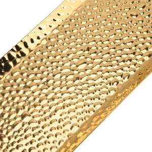 Bandeja decorativa de metal de alta resistencia con base antideslizante para servir alimentos y bebidas de forma segura u organización elegante del hogar - Product Image 3