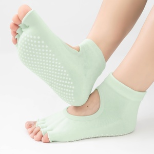 Calcetines de Yoga de Cinco Dedos para Mujer, de Algodón Peinado Fino, Diseño Antideslizante de Medio Dedo, Altura Media, Profesionales para Pilates, Entrenamiento, Gimnasio y Danza - Product Image 6