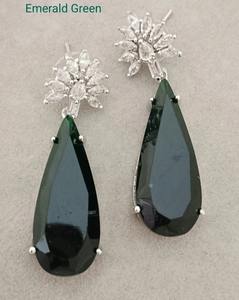 Ensemble de boucles d'oreilles en zircone cubique de qualité supérieure bijoux hypoallergéniques plaqués argent pour femmes accessoire de mode pour les fêtes et un usage quotidien - Product Image 3