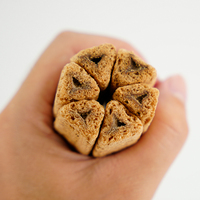 Meilleure Qualité 60G Chocolat Fondu Croustillant Triangle Rouleaux Délicieux Sandwich Biscuit Croustillant Texture Boîte Doux Chocolat Saveurs