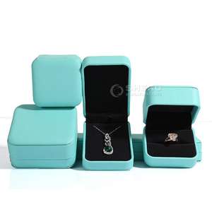 Empaque de Regalo de Lujo para Negocios - Caja de Joyería de Cuero PU Premium para Anillos, Collares y Pulseras - Product Image 5