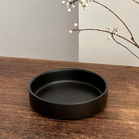 Assiettes rondes en céramique de porcelaine noire et blanche en gros, design de dîner haut de gamme, assiette à steak vierge pour restaurant