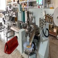 Machine d'emballage triangulaire monobloc pour feuilles de chocolat, avec distribution de colle, fonctionnement continu, automatique et sur mesure