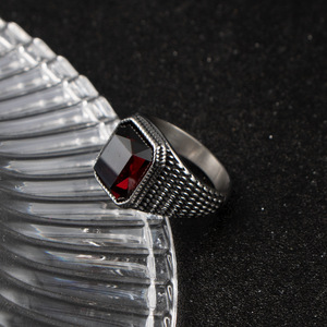 2024 dekorasi tangan Zirkon cincin baja Titanium baja nirkarat Eropa dan Amerika mosaik Ruby <span class=keywords><strong>Retro</strong></span> pria Punk cincin koktail perhiasan - Product Image 5