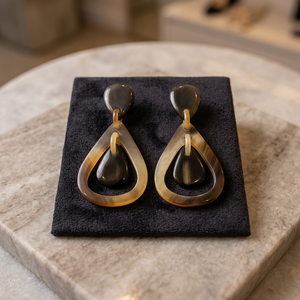 Boucles d'oreilles pendantes en corne naturelle de buffle, design goutte d'eau, mignonnes, écologiques, vente en gros, fabriquées au Vietnam pour fêtes, mariages, cadeaux - Product Image 3