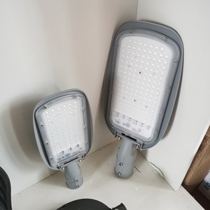 Farola LED Lineal para Exteriores de 60W, 100W, 120W, sin Controlador, Ángulo Ajustable, Alta Eficiencia - Product Image 1