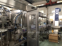 Ligne de production automatique de remplissage et de bouchage de bouteilles PET pour les boissons gazeuses, les jus et les boissons carbonatées