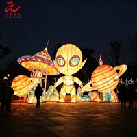 Cartoon-Alien-Seidenlaternen Außenlaternen Dekorative Weihnachtslaternen für Chinesisches Festival Outdoor-Feiertagsdekoration