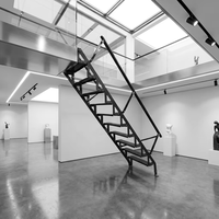 Rampe d'escalier moderne en acier galvanisé pliable avec revêtement poudré pour extérieur, en fer forgé, facile à utiliser pour les condos, greniers et entrepôts
