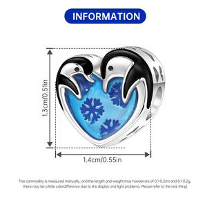 Pulsera de cuentas con diseño de pingüino, corazón y copo de nieve en cobre blanco, un accesorio de joyería/pulsera DIY de alta gama y exclusivo para mujeres. - Product Image 3