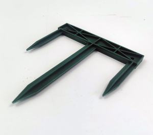 Accessoires de jardinage pour paillis géotextile : Grappins de fixation au sol, Grappins de terre, Piquets d'ancrage en plastique, Pointes, Tri-Peg - Product Image 3