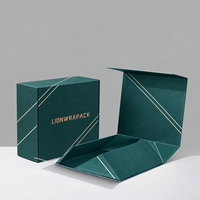 Boîte cadeau pliable personnalisée à couvercle magnétique pour vêtements, emballage en papier fait main Lionwrapack