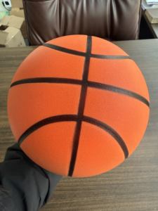 ของเล่นกีฬาในร่มแบบเงียบ เสียงเบา สนุกสนาน ฟุตบอล PU และบาสเก็ตบอลฟองน้ำสำหรับเด็ก - Product Image 3