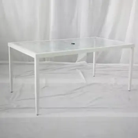 Vente directe d'usine, ensemble de table et de chaises de salle à manger modernes et personnalisables, plateau en verre trempé, mobilier de jardin léger pour l'extérieur, pour hôtel