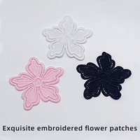 Vente en gros de dentelle brodée de fleur de soie de lait de luxe pour chaussures et sacs décorations de bricolage mignonnes