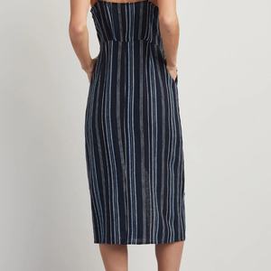 Robe d'été décontractée en jean à col montant et manches longues, broderie florale, tissu respirant et écologique, silhouette plissée, longueur mini - Product Image 2