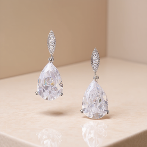 Boucles d'oreilles pendantes en or blanc avec cristaux taillés en poire pour femme, style classique, sertissage griffe, bijoux de mode pour mariage - Product Image 2