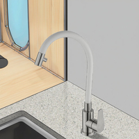 Robinet de cuisine universel HMT en acier inoxydable, design contemporain, orientable à 360°, avec douchette rotative en silicone, finition brossée, monocommande