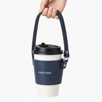Manchon de tasse en cuir de qualité supérieure pour le marché européen avec sangle et logo personnalisé pour la promotion de chaînes de cafés de prestige, faible MOQ