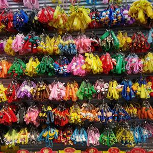 Vente en gros de porte-clés en PVC personnalisés avec un design de dessin animé 3D mignon, porte-clés en caoutchouc souple pour voiture, accessoires - Product Image 3