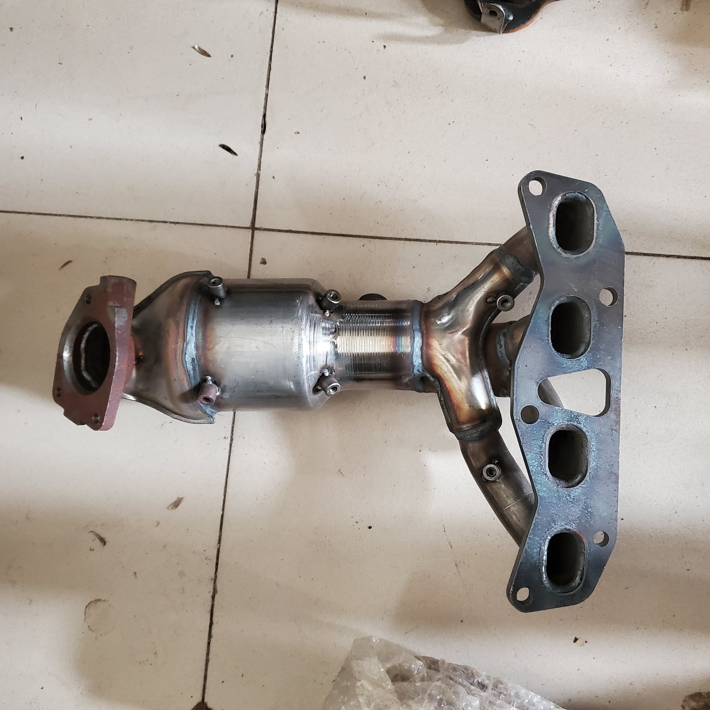 日産キックスエンジン用自動車排気触媒マニフォールドEuro4触媒