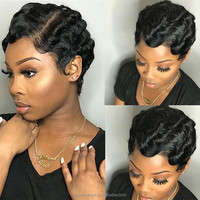 Vente en gros Perruques courtes couches pour Pixie Cut brésilien Remy avec frange pleine Machine faite cheveux indiens vierges noirs pour les femmes