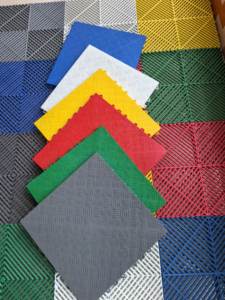 Baldosas entrelazadas antideslizantes de PP de 400x400 para suelo de garaje, rejilla cuadrada DIY para <span class=keywords><strong>lavado</strong></span> de <span class=keywords><strong>coches</strong></span>, autonivelantes para taller de detallado de automóviles - Product Image 3