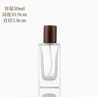 Botol Parfum Kaca Minimalis Persegi dengan Tutup Kayu Alami, Atomizer Parfum Isi Ulang 30-100ml