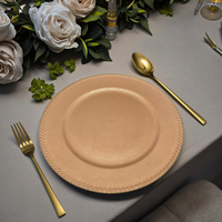 Plaque de chargeur en plastique PP ronde en or de luxe avec bordure à motifs de corde, utilisée pour la décoration de fête de mariage