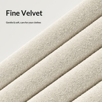 Cintres triangulaires floqués pour la maison ; Organiseurs de vêtements antidérapants, anti-plis aux épaules, extra-épais pour usage domestique quotidien
