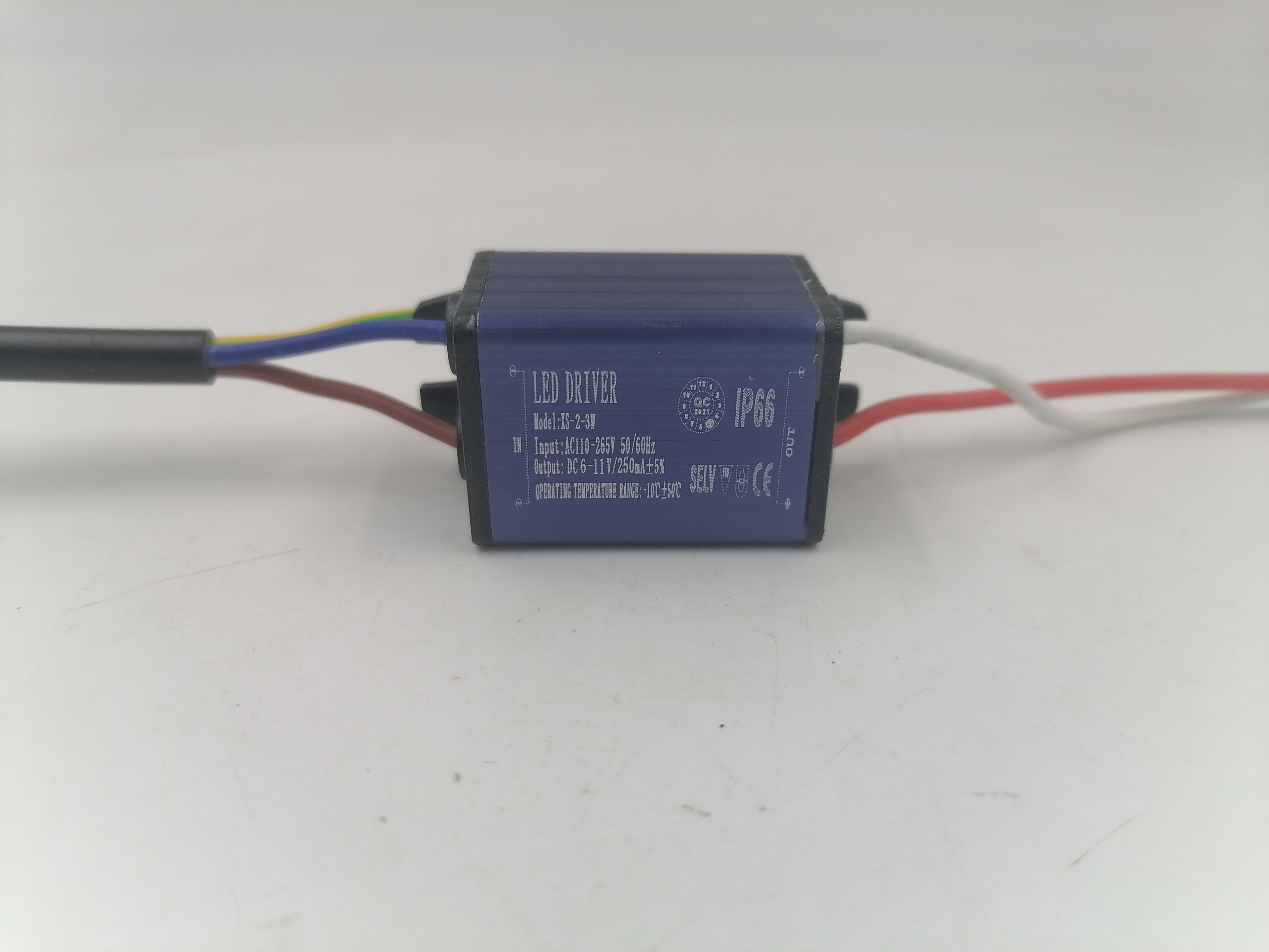 Controlador 1-3W / 4-7W / 8-12w / 13-18w / 18-24w Controlador de material metálico resistente al agua IP65 Certificación CE ROHS