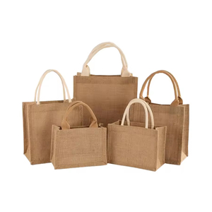 Bolsa de compras minimalista de yute, líneas limpias, tono natural suave, para recados urbanos, cafeterías y estilo sostenible diario, esencial. - Product Image 4